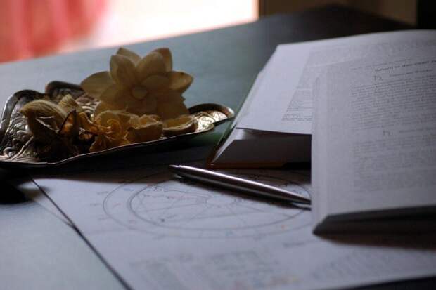 Астропрогноз на декабрь 2025: кому из знаков улыбнется удача