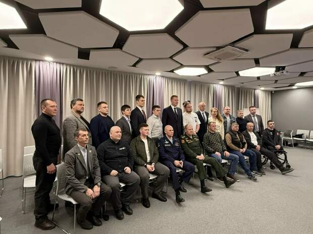 Замминистра спорта России обсудил с тульскими ветеранами СВО проект «Герой 71»