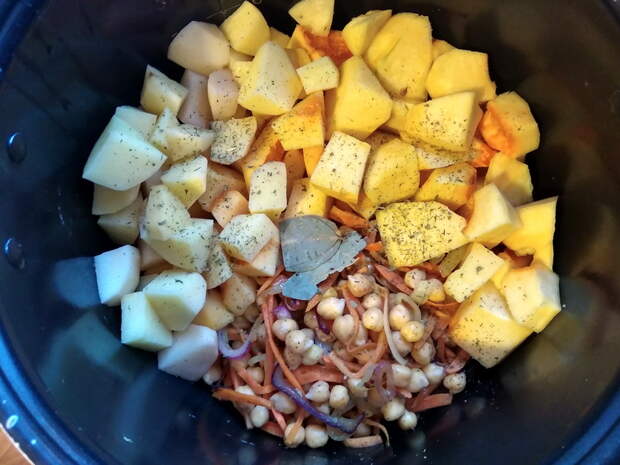 Сытное рагу с нутом и патиссоном. Постное (без мяса)