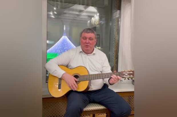 Илья Беспалов поздравил туляков с Новым годом песней "Я люблю тебя, жизнь"