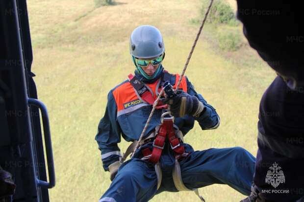 Тренировка беспарашютного десантирования спасателей в Архангельске