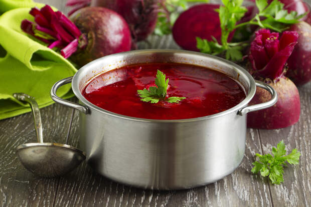 Она готова поддержать тарелкой вкусного борща, совет полезный подсказать чтобы порадовать меня! 