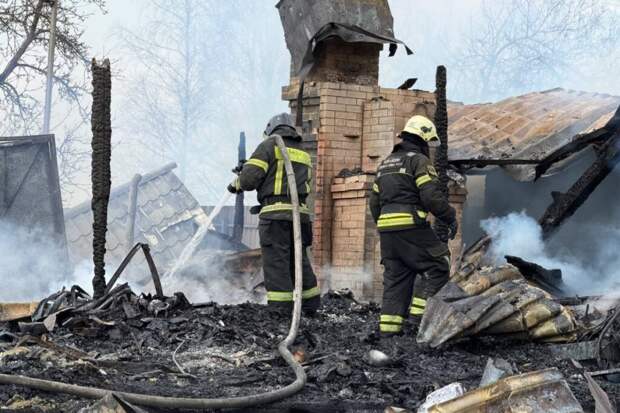 Два дома сгорели в Подмосковье из-за массовой атаки БПЛА