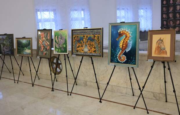 В Театре Российской Армии открылась выставка «Искусство – СВОим»