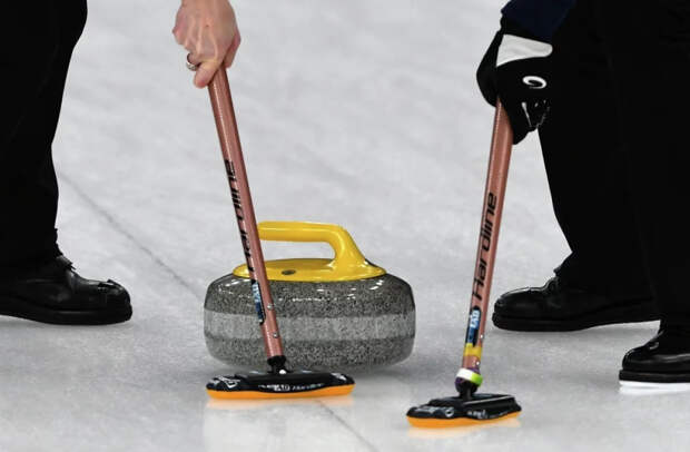 Шведы обвинили канадских керлингистов в жульничестве на Олимпиаде