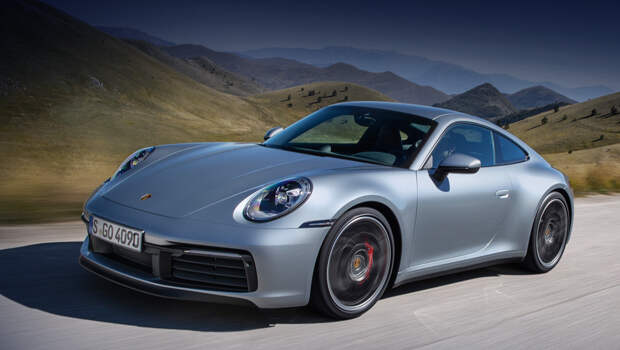 Porsche 911. Новое купе чуть шире прежнего (спереди — на 45 мм) при почти тех же прочих размерах (точные параметры будут раскрыты позже, известно, что подросла база). Внешне — стопроцентное попадание в знакомый образ, хотя автомобиль создан фактически с нуля.