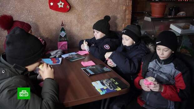 Челябинское кафе бесплатно кормит школьников шаурмой за хорошие оценки