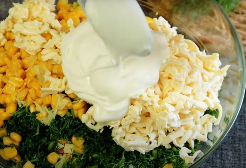 Самый летний рецепт — вкус обалденный. Вся семья подсела на этот салат: готовим на даче за 5 минут