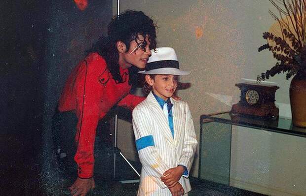 Майкл Джексон очень любил детей. Фото: kp.ru