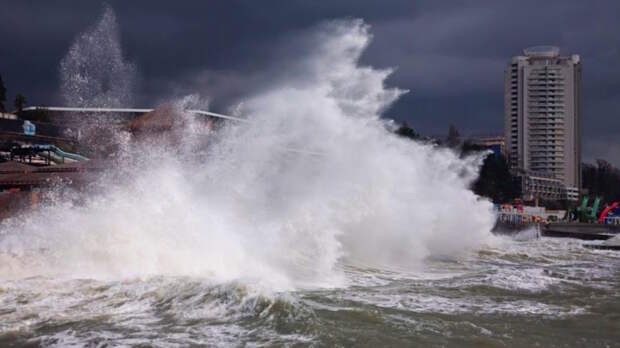 В Сочи ждут пятибалльный шторм с волнами до 2,5 м