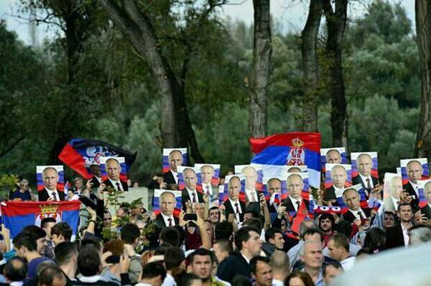 Визит российского президента в столицу Сербии всколыхнул в стране волну «путиномании»