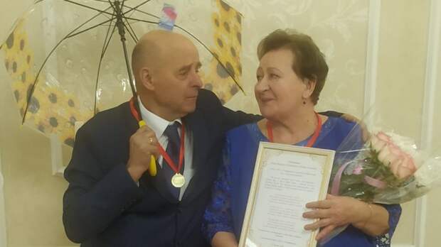 Отдел ЗАГС города Симферополя также провел чествование юбиляров супружества