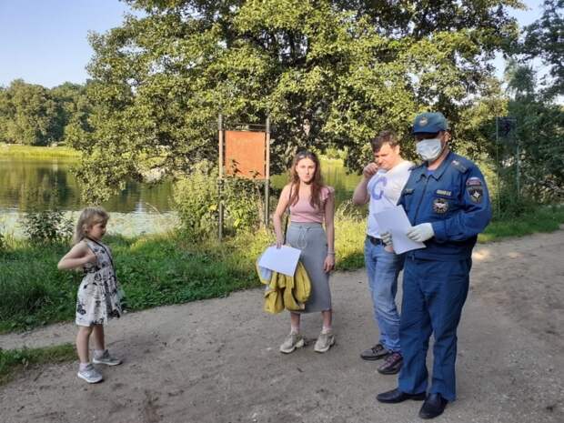 Пожарные напомнили жителям округа о правилах безопасности