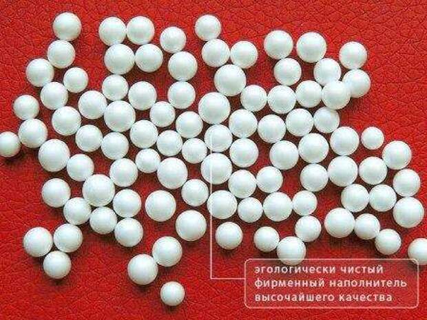 Неплотно набиваем сшитый чехол из ткани зернистым полистиролом