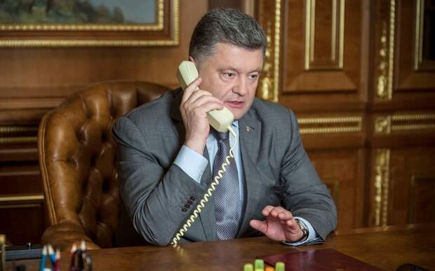 Картинки по запросу картинка порошенко телефон