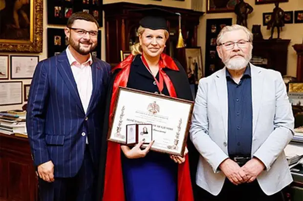 Почетный член Академии Художеств Евгения Васильева