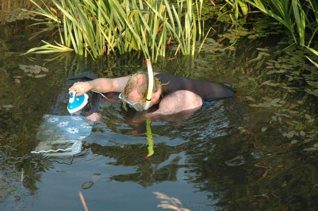 3 факта о самом диком виде спорта — экстремальной глажке на высоте и под водой