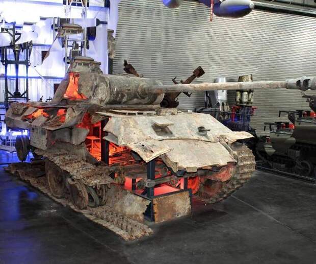 Из пушки Т-90 стрельнули по трофейной немецкой Пантере: Будущее встретилось с прошлым