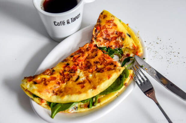 Овощной омлет со стручковой фасолью. \ Фото: happywaytravel.com.