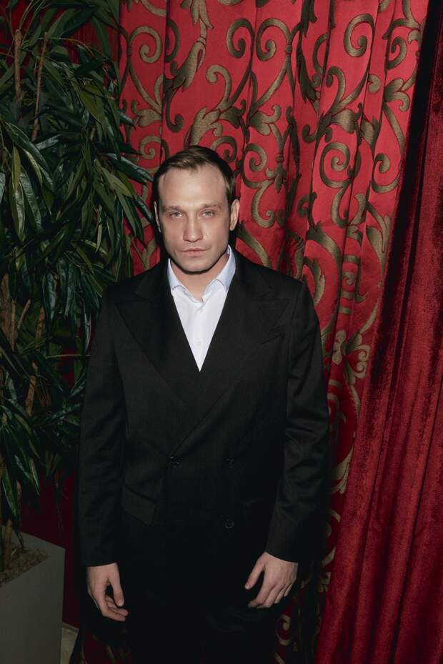 Ценный подарок: Юлия Снигирь, Виктория Толстоганова и Стася Милославская