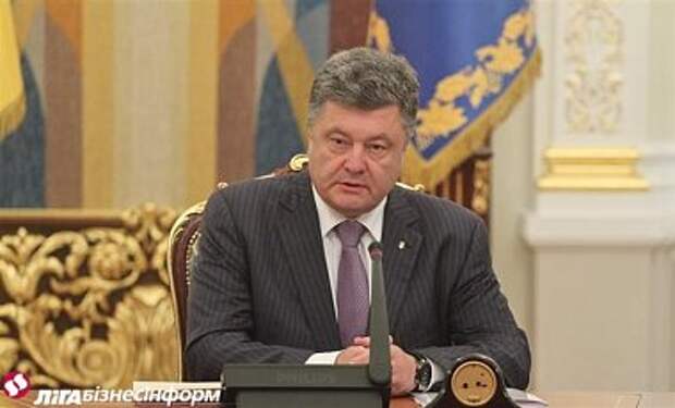 Порошенко признал, что только АТО нельзя решить кризис в Донбассе Порошенко признал, что только АТО нельзя решить кризис в Донбассе