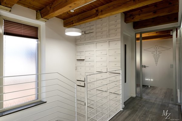 Аптека Dr. Mummolo. Проект: Waama Srl Udine e Arch. Michele Zaggia. Обои Wall&Deco