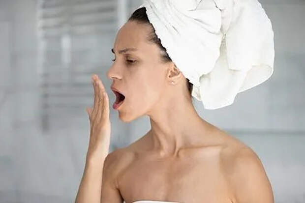 Названы не связанные с гигиеной причины плохого запаха изо рта