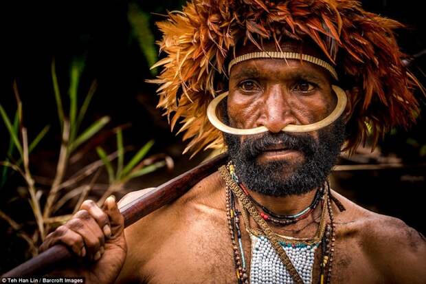 Это племя в Индонезии до сих пор живет по первобытным законам! антропология, дикие люди, интересно, племена