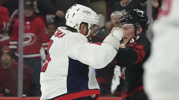 Кузнецов о нокауте Свечникова: это Овечкин ещё с левой не бил