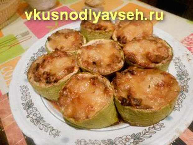 запеченный в кабачках грибной жульен