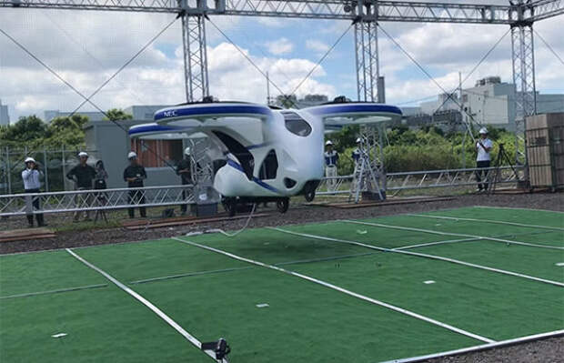 Японский дрон, на котором могут лететь пассажир
