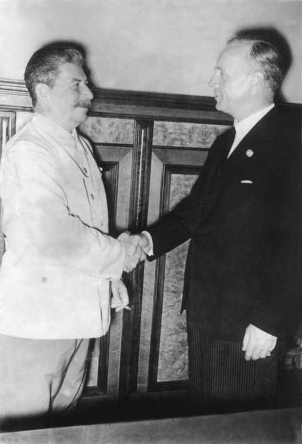 Риббентроп и Сталин в Кремле, август 1939 года