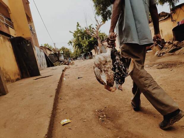 Твёрдое дорожное покрытие — редкое явление даже для столицы государства Бамако, Западная Африка, мали, путешествия, столица Мали, столицы Африки, столицы стран мира