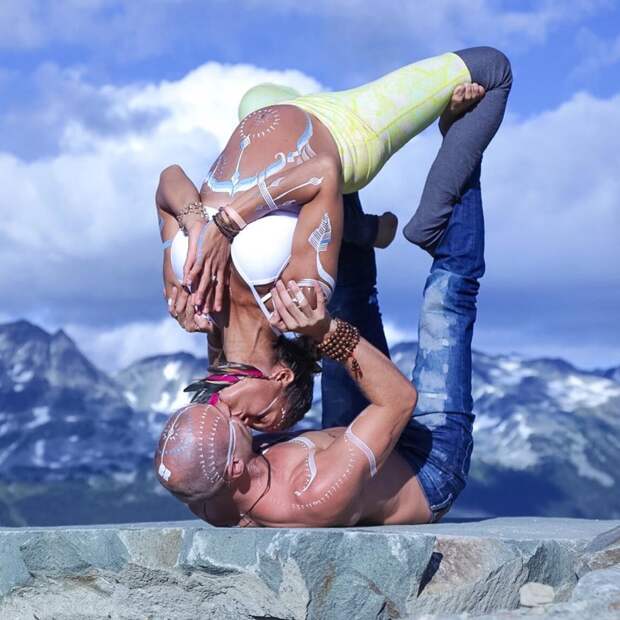 Пара преподает экстремальную йогу на последнем месяце беременности беременность, йога