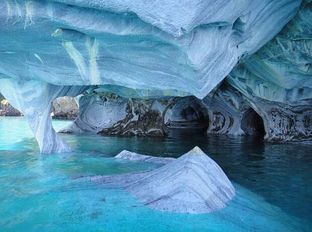 Мраморные пещеры (Las Cavernas de Marmol) в озере Хенераль-Каррера (lago General Carrera), Чили