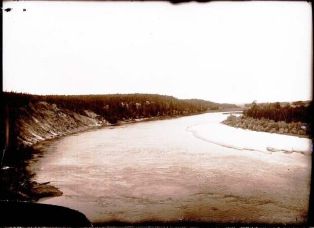Река Вах близ села Ларьяк в 1912 году. 
