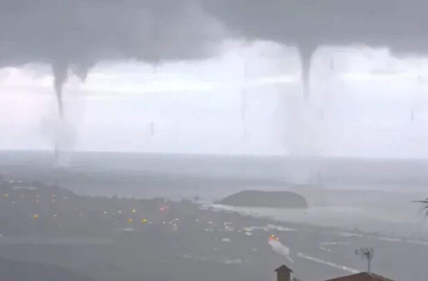 В Испании засняли, как три водяных смерча одновременно обрушились на пляж