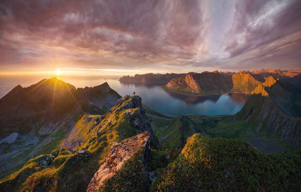 Панорамный вид с горы Хусфьелет на острове Сенья, Норвегия