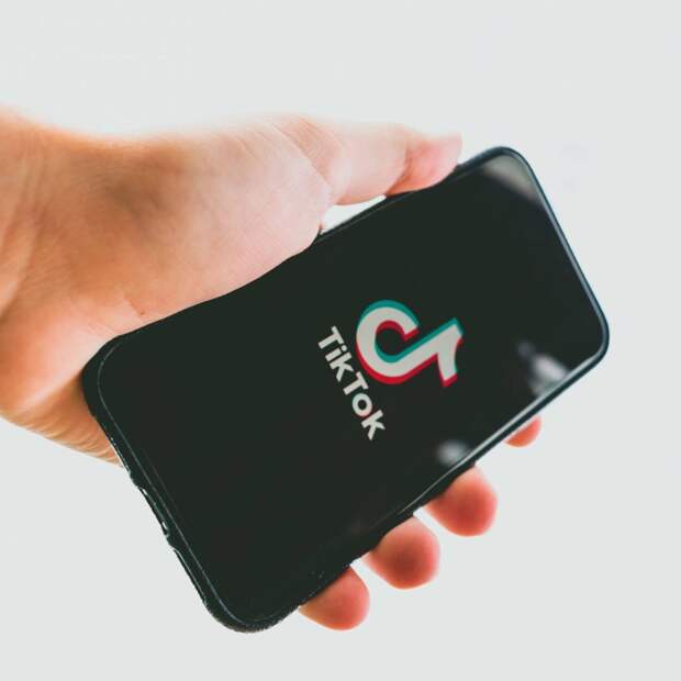 Страсти по TikTok: почему соцсеть разгневала власти разных стран Страсти по TikTok: почему соцсеть разгневала власти разных стран