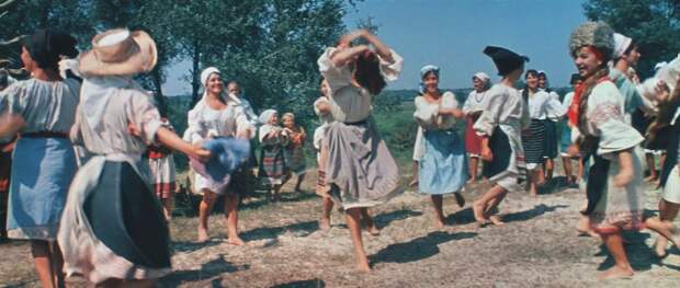 За кадром «Свадьбы в Малиновке»: как появился танец «в ту степь», а жители целого села стали актерам "Свадьба в Малиновке", СССР, кино, комедия
