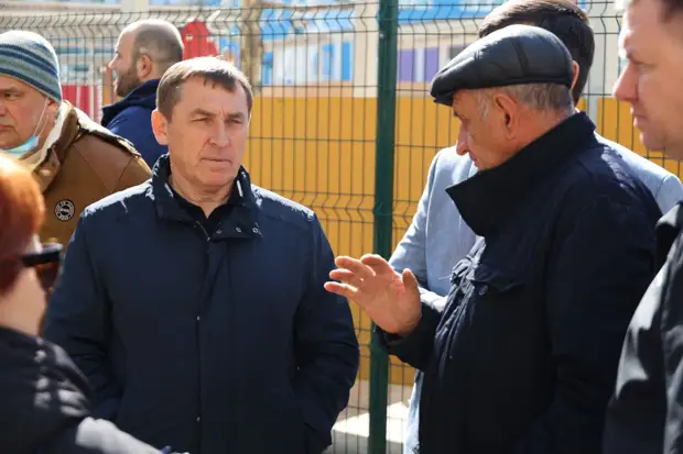 Председатель Совмина Гоцанюк обошёл многоэтажки Симферополя