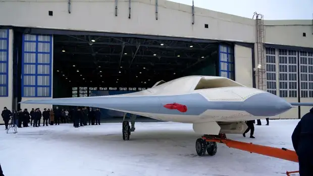 Беспилотный «стелс»: когда ВКС России получат на вооружение тяжёлый ударный БПЛА «Охотник»