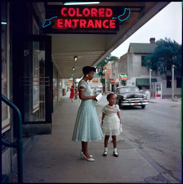 1956 colored entrance of a department store, by Gordon Parks, Mobile, Alabama.jpg