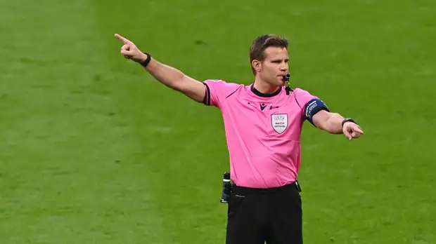 Немецкий арбитр Брих завершил международную карьеру