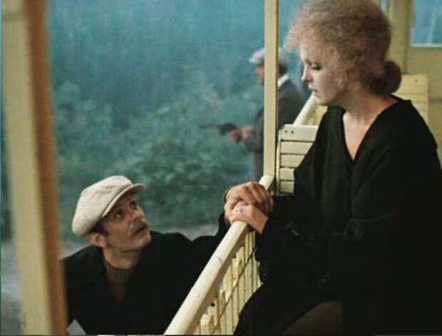 Никита Михалков и Елена Соловей в фильме *Раба любви*, 1975 | Фото: retrospectra.ru Никита Михалков и Елена Соловей в фильме *Раба любви*, 1975 | Фото: retrospectra.ru