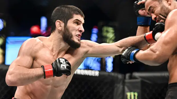 Нурмагомедов считает, что Махачев заслужит бой за титул, если победит Хукера