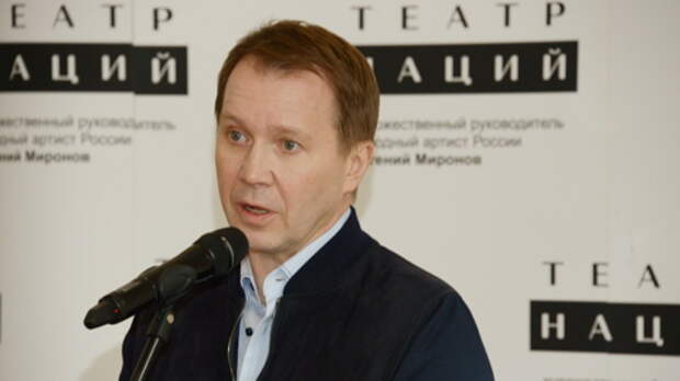 Евгений Миронов показал подросшего сына, окончившего первый класс