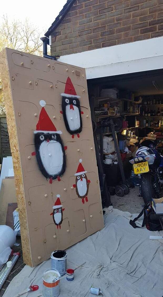 Муж сделал для своей жены гигантский рождественский календарь с настоящими подарками внутри подарок, своими руками