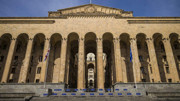 Юркомитет парламента Грузии принял в третьем чтении законопроект об иноагентах