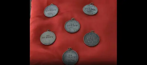 6 медалей "За отвагу"